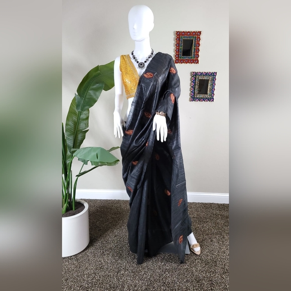 Smoky Black Ghicha Silk embroidery saree - Picture 3 of 6